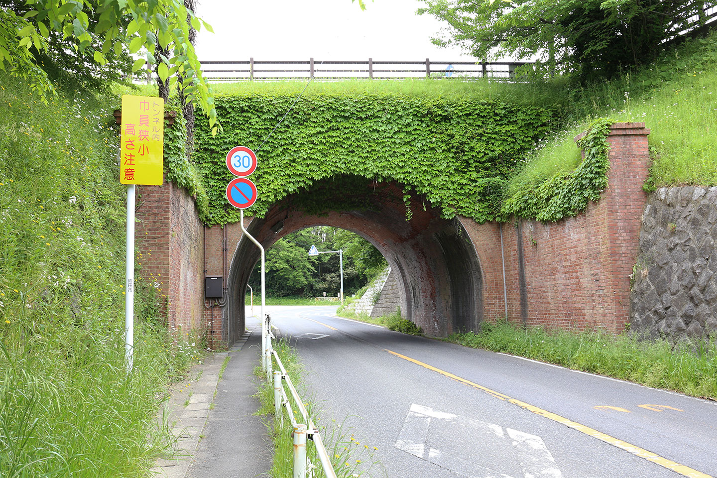 成宗電車のトンネル