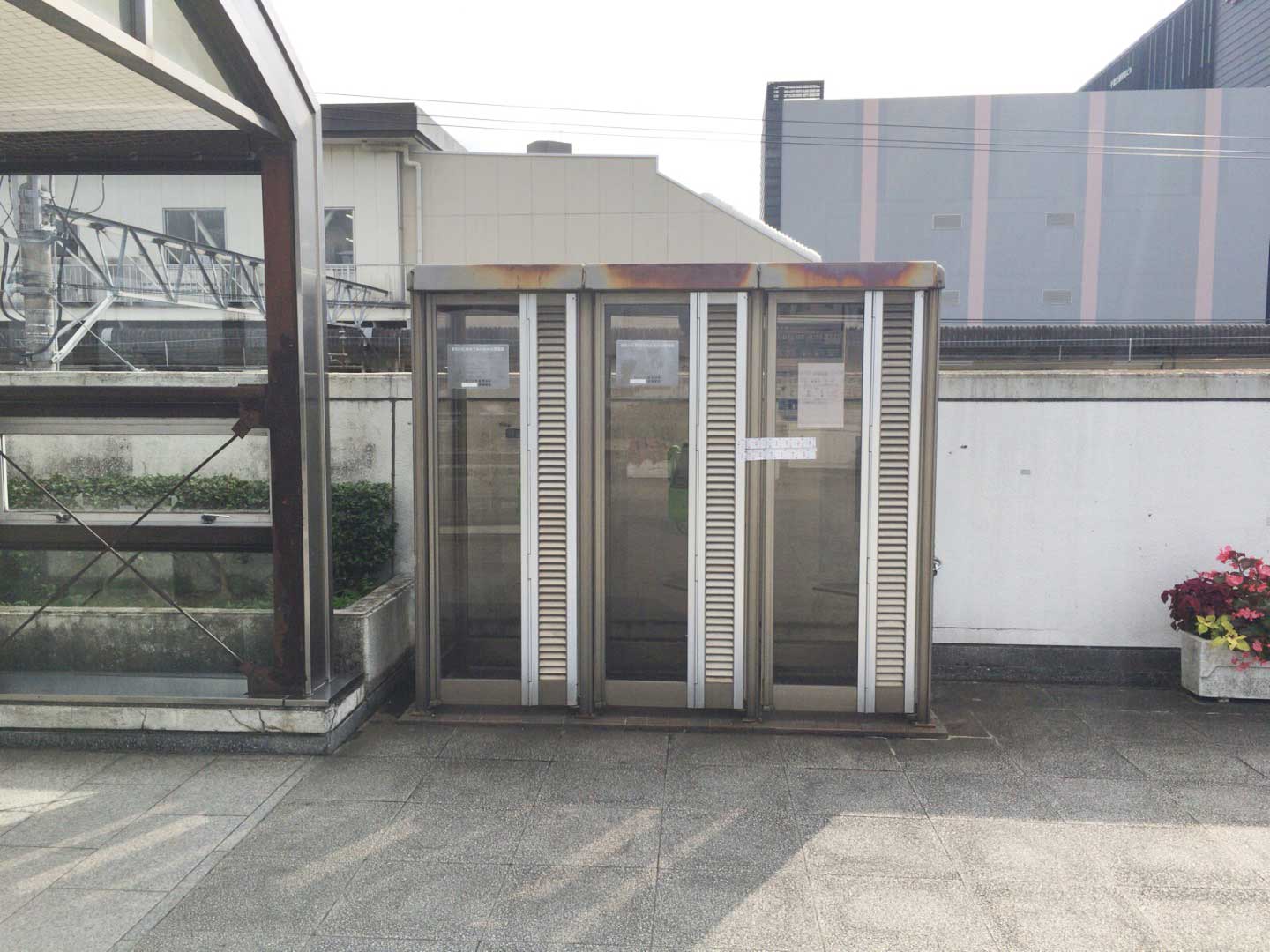 JR成田駅西口電話ボックス