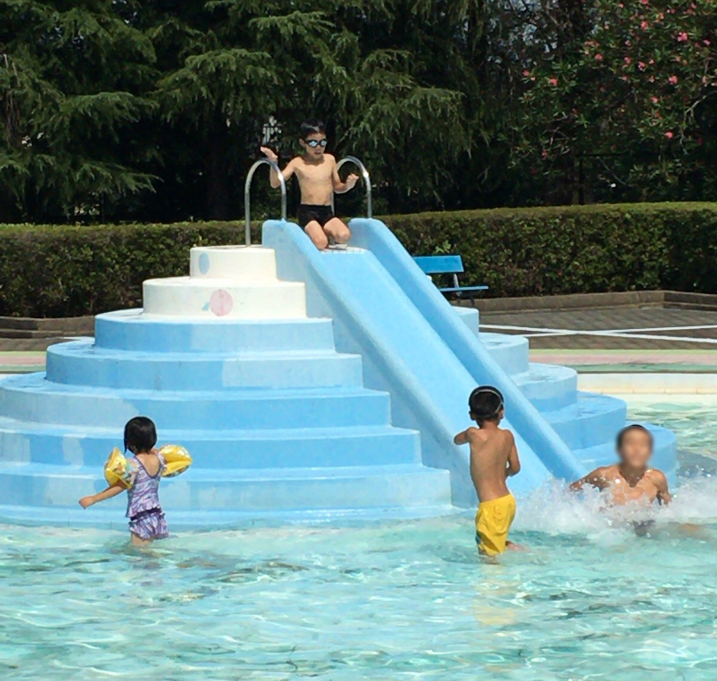 成田市のプール滑り台