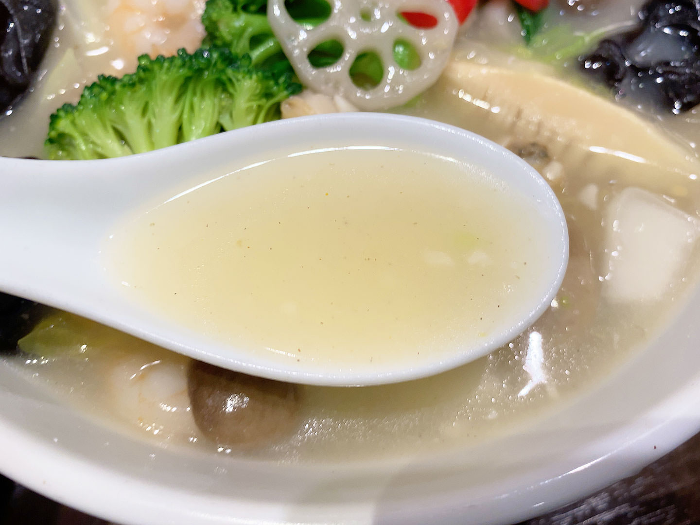 海鮮五目そば　白濁スープ
