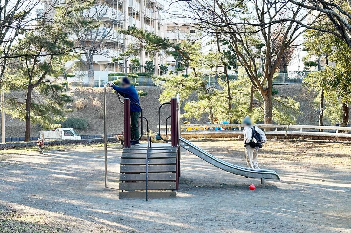 成田市　赤坂公園　遊具　滑り台